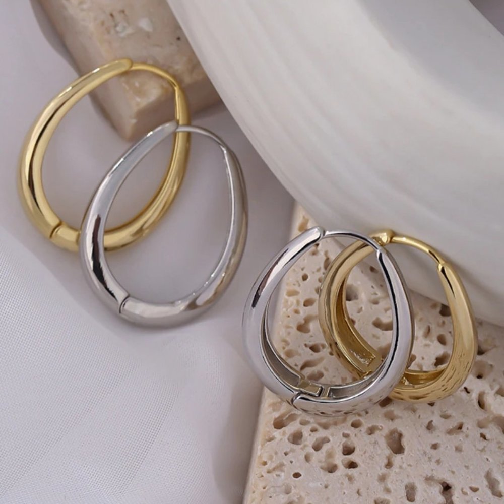 NEW 18K White Gold Plated Oval Hoop Earrings - Picture 1 of 5
